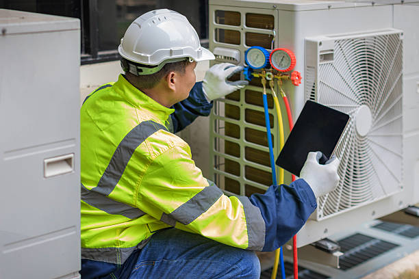 Professional Hvac technician working in Braddock, VA